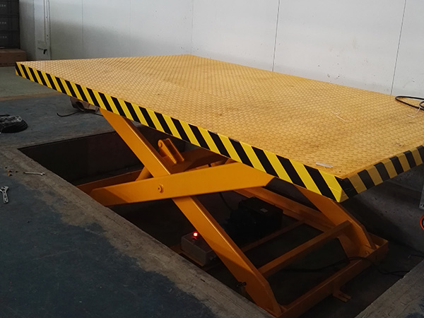 液壓升降平臺(tái)